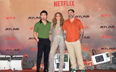MEXICO CITY, MEXICO - 2024/05/22: (L-R) Actor Simu Liu, actress and singer Jennifer Lopez and Director Brad Peyton,  pose during  a press conference to promote the film Atlas at Mexico City St. Regis Hotel. (Photo by Carlos Tischler/Eyepix Group/LightRocket via Getty Images)