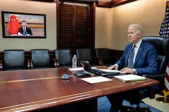 Gli USA sono pronti a proseguire il dialogo con la Cina per prevenire una ulteriore escalation in Ucraina. Lo ha detto il presidente Joe Biden nella telefonata con Xi Jinping
