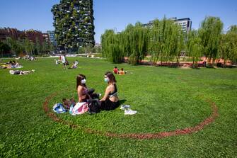 Primo sabato di libertà al parco della Biblioteca degli alberi dopo la fine del lockdown