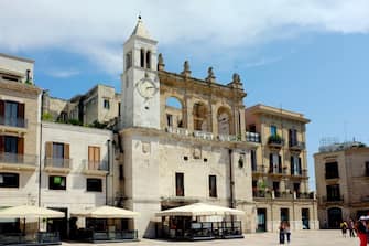 Italy, Apulia: Bari. Overview of the square Ã Piazza MercantileÃ  and palace Ã Palazzo del SedileÃ  with its Clock Tower. (Photo by: Car Estelle/Andia/Universal Images Group via Getty Images)