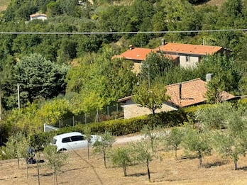 Perugia, trovati morti padre, madre e figlia: "È omicidio-suicidio"