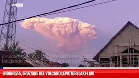 Indonesia, eruzione del vulcano Lewotobi Laki-Laki