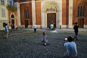 Piano City Milano, Il pianista Simone Quatrana mentre suona nel tandem nel quartiere di Brera