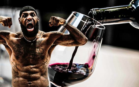 NBA LeBron James Beve Troppo Vino La Soluzione Del Rookie Dei Lakers nba-lebron-james-beve-troppo-vino-la-soluzione-del-rookie-dei-lakers