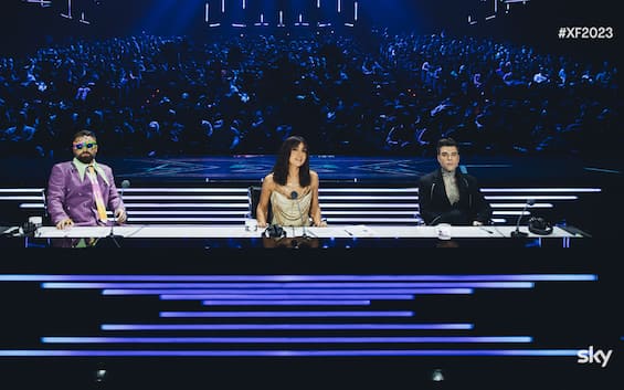 X Factor, the semi-final between unpublished and triple elimination begins.  Guest Emma