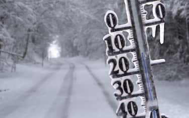thermometer shows cold temperature at winter day