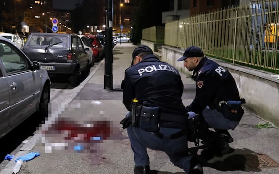Un garçon de 23 ans arrêté par la police a été blessé à coups de machette à Turin