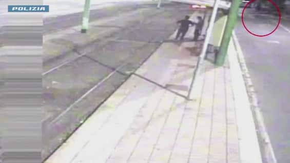 Rapina e accoltellamento a Milano: arrestati fratelli 16enni Rapina e accoltellamento a Milano: arrestati fratelli 16enni