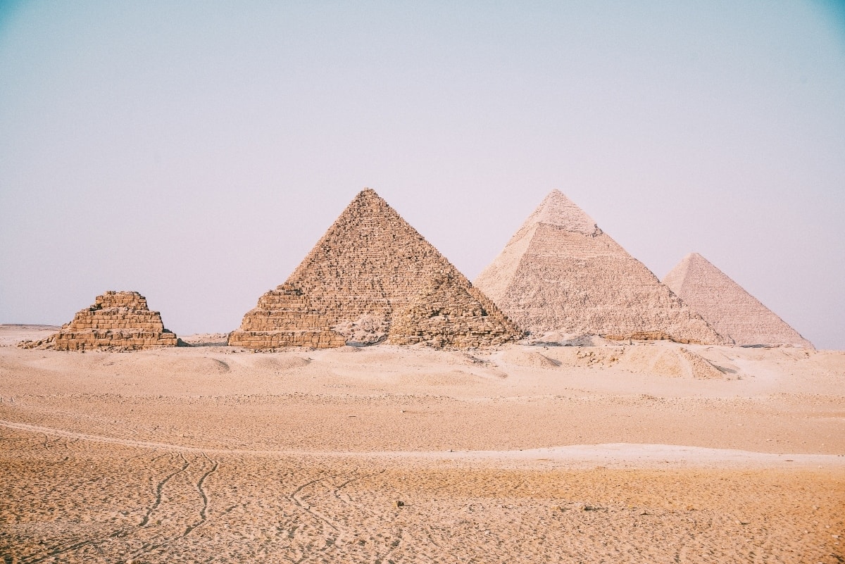 Necropoli-di-Giza.-Photo-by-Leonardo-Ramos-on-Unsplash.jpg