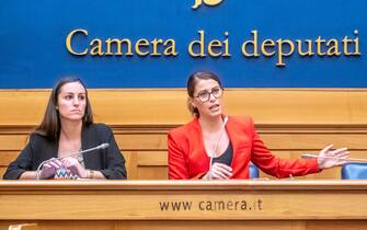 Foto Mauro Scrobogna/LaPresse 
15-09-2022 Roma (Italia) Politica - Elezioni -  conferenza stampa dell’Alleanza Verdi Sinistra  sul rischio che corrono diritti delle donne   -  Nella foto: presso la sala stampa della Camera dei Deputati l’europarlamentare dei Verdi  Eleonora Evi ed Elisabetta Piccolotti in Fratoianni coordinatrice della segreteria nazionale di Sinistra Italiana illustrano i rischi che corrono i diritti delle donne e presentano le proposte per la prossima legislatura 

09-15-2022 Rome (Italy) Politics - Elections - press conference of the Green Left Alliance on the risk of women's rights in Italy - In the photo: in the press room of the Chamber of Deputies, the Green MEP Eleonora Evi and Elisabetta Piccolotti in Fratoianni, coordinator of the national secretariat of the Italian Left, illustrate the risks facing women's rights and presenting proposals for the next parliamentary term