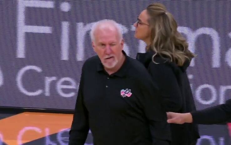 L'occhiolino di Gregg Popovich dopo l'espulsione