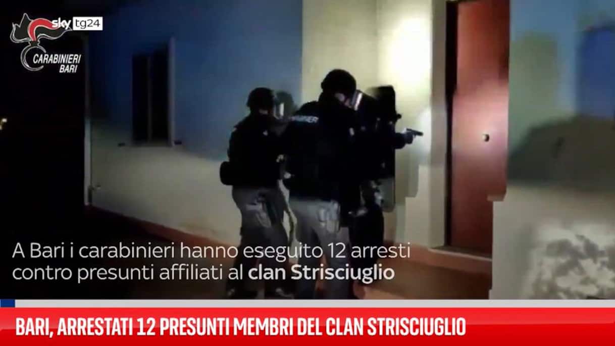Bari, arrestati 12 presunti membri del clan Strisciuglio