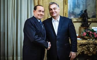 epa07911184 Former Italian Prime Minister and President of Forza Italia party Silvio Berlusconi (L) shaking hands with Hungarian Prime Minister, Viktor Orban, during their meeting at Grazioli Palace in Rome, Italy, 10 October 2019.  EPA/FORZA ITALIA PRESS OFFICE HANDOUT  HANDOUT EDITORIAL USE ONLY/NO SALES HANDOUT EDITORIAL USE ONLY/NO SALES