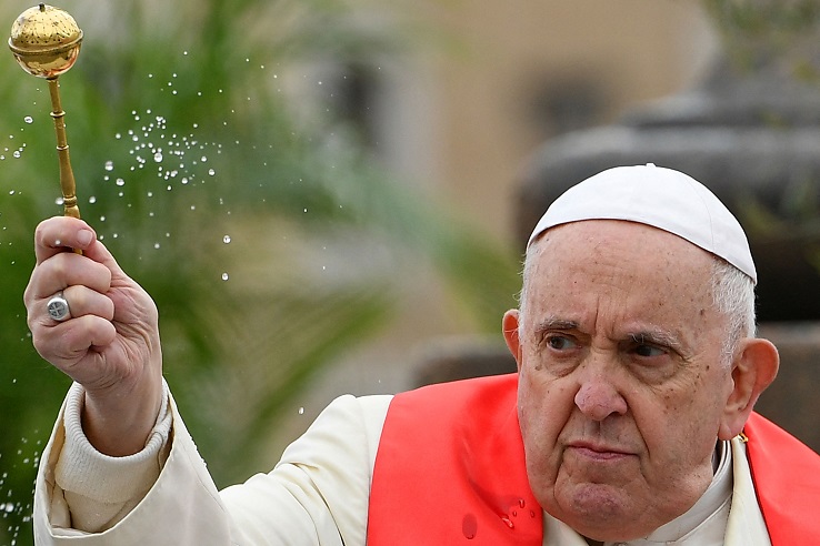 Pope Francis blesses the olive branches as he leads the Palm Sunday mass on April 2, 2023 at St. Peter's square in The Vatican. (Photo by Filippo MONTEFORTE / POOL / AFP) (Photo by FILIPPO MONTEFORTE/POOL/AFP via Getty Images)