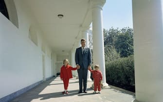 John Fitzgerald Kennedy con due dei suoi figli