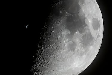 epa10550001 The International Space Station (ISS) passes in front of the Moon as captured near Buzitka, southern Slovakia, 29 March 2023 (issued 30 March 2023).  EPA/Peter Komka HUNGARY OUT
