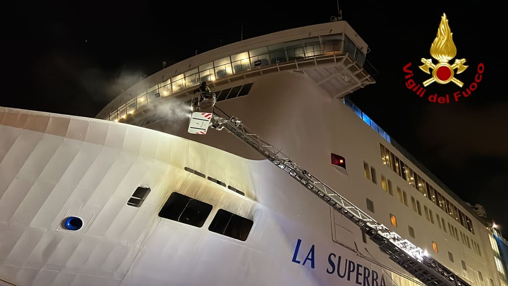 La nave Superba di Gnv al porto di Palermo