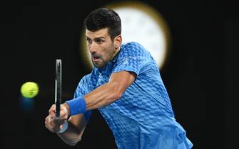 epa10437875 Novak Djokovic of Serbia plays a backhand during the Men s Singles Final against Stefanos Tsitsipas of Greece at the 2023 Australian Open tennis tournament in Melbourne, Australia, 29 January 2023.  EPA/JOEL CARRETT AUSTRALIA AND NEW ZEALAND OUT