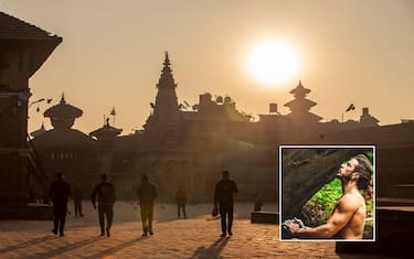 epa10315384 The sun rises over the Bhaktapur Durbar Square during the parliamentary and provincial elections in Bhaktapur, Nepal, 20 November 2022.  EPA/NARENDRA SHRESTHA