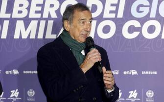 Il sindaco Giuseppe Sala all inaugurazione dell albero di Natale di Piazza Duomo a Milano, 6 dicembre 2024. ANSA/MOURAD BALTI TOUATI