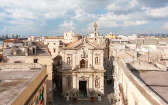 Taranto cathedral of San Cataldo, Apulia Italy was built by the Byzantines in the second half of the tenth century, during the reconstruction of the city.
The dome was frescoed by Paolo De Matteis in 1713, with scenes from the life and miracles of the saint. On the walls there are ten niches all around, in which statues in Carrara marble are housed. The vestibule is enriched with polychrome marble, of which the floor is also composed. There are two statues: of San Giovanni Gualberto on the right, by the Neapolitan sculptor Giuseppe Sanmartino and of San Giuseppe on the left.