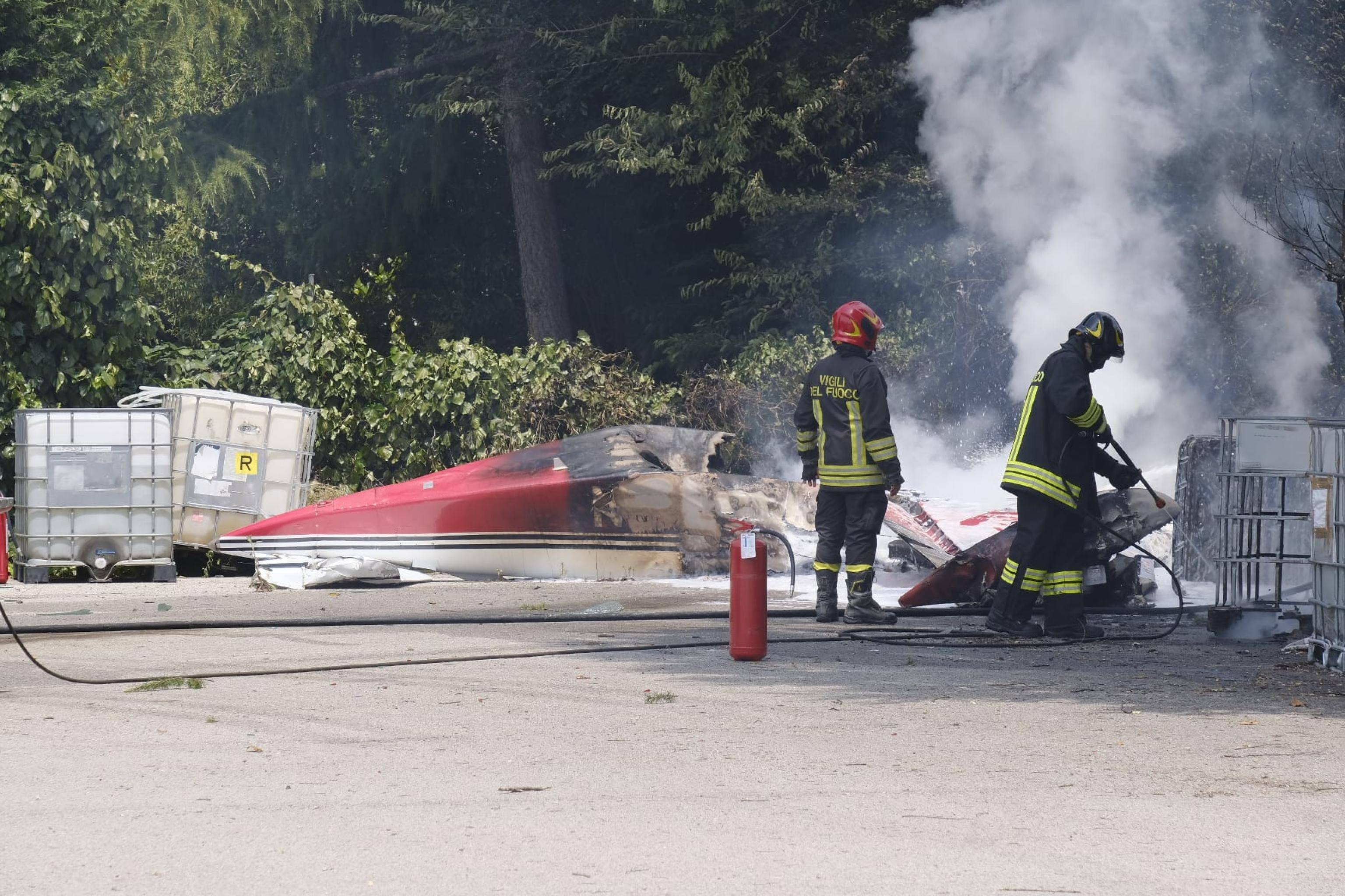 Il piccolo aereo precipitato all'esterno dell'aeroporto di Padova