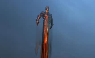 epa06840569 View of the Yuri Gagarin monument in Moscow, Russia, 25 June 2018. The monument is a over 40 meters high pedestal with a sculpture of Gagarin, the first person to travel in space in 1961.  EPA/FELIPE TRUEBA
