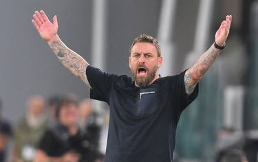 Roma coach Daniele De Rossi gesture during the italian Serie A soccer match Juventus FC vs AS Roma at the Allianz Stadium in Turin, Italy, 1 September 2024 ANSA/ALESSANDRO DI MARCO