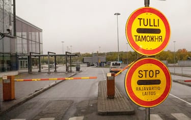 epa10215285 A general view of the Finnish-Russian border in Nuijamaa, Finland, 30 Septemper 2022. Finland closed its borders to Russian tourists on 30 September and at the same time closed the last remaining direct land route to the EU.  EPA/JUHA METSO