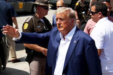 epa10797969 Former US President Donald J. Trump (C) attends the Iowa State Fair in Des Moines, Iowa, USA, 12 August 2023. Trump is campaigning ahead of the 2024 US presidential election.  EPA/ALEX WROBLEWSKI