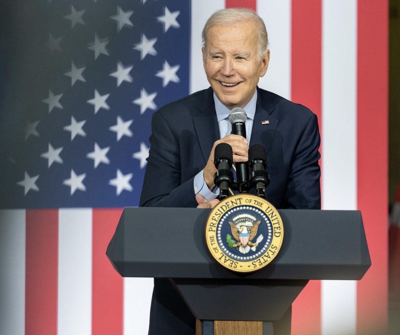 L’amministrazione Biden si appresta ad annunciare limiti alle emissioni di gas serra delle centrali elettriche, una “prima” per il governo federale