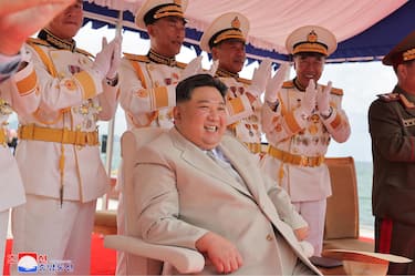 epa10847729 A photo released by the official North Korean Central News Agency (KCNA) shows North Korean leader Kim Jong Un (C) presiding over a launching ceremony for what is said to be a tactical nuclear-armed submarine, designated No. 841 or Hero Kim Kun Ok, at the Sinpho shipyard in North Korea, 06 September 2023 (issued 08 September 2023).  EPA/KCNA   EDITORIAL USE ONLY