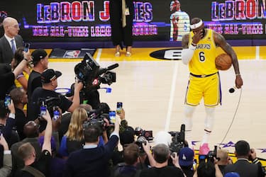 epaselect epa10453922 Los Angeles Lakers forward LeBron James (R) stands with his scoring basketball after becoming the all time highest scoring player in NBA history during the second half of the NBA basketball game between the Los Angeles Lakers and Oklahoma City Thunder at the Crypto.com Arena in Los Angeles, California, USA, 07 February 2023.  EPA/ALLISON DINNER SHUTTERSTOCK OUT