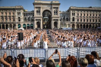 Ballerini durante l'evento On Dance con Roberto Bolle in piazza Duomo, Milano, 10 Settembre 2023. (danza, ballerini, ballerina, ballo, generica, simbolica). 
Italian dancers during  tthe event 'On Dance', in Milan, Italy, 10 September 2023. 2300 dance school students arrived from all over Italy to participate in the second edition of 'On dance', days dedicated to dance conceived and promoted by Roberto Bolle. ANSA/MATTEO CORNER
ANSA/MATTEO CORNER