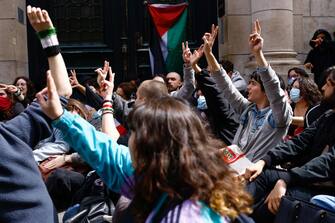 Manifestanti pro Palestina alla Sorbona di Parigi