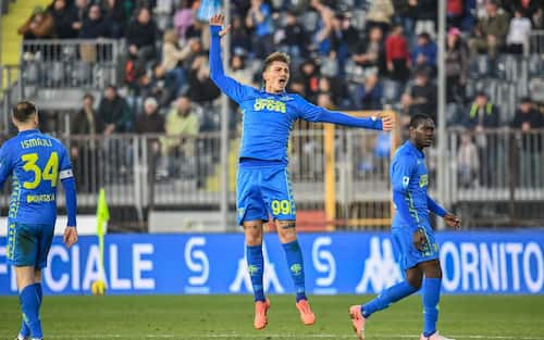 Sebastiano Esposito (Empoli) celebrates with teammates after scoring the 1-2 goal  during  Empoli FC vs Genoa CFC, Italian soccer Serie A match in Empoli, Italy, December 28 2024