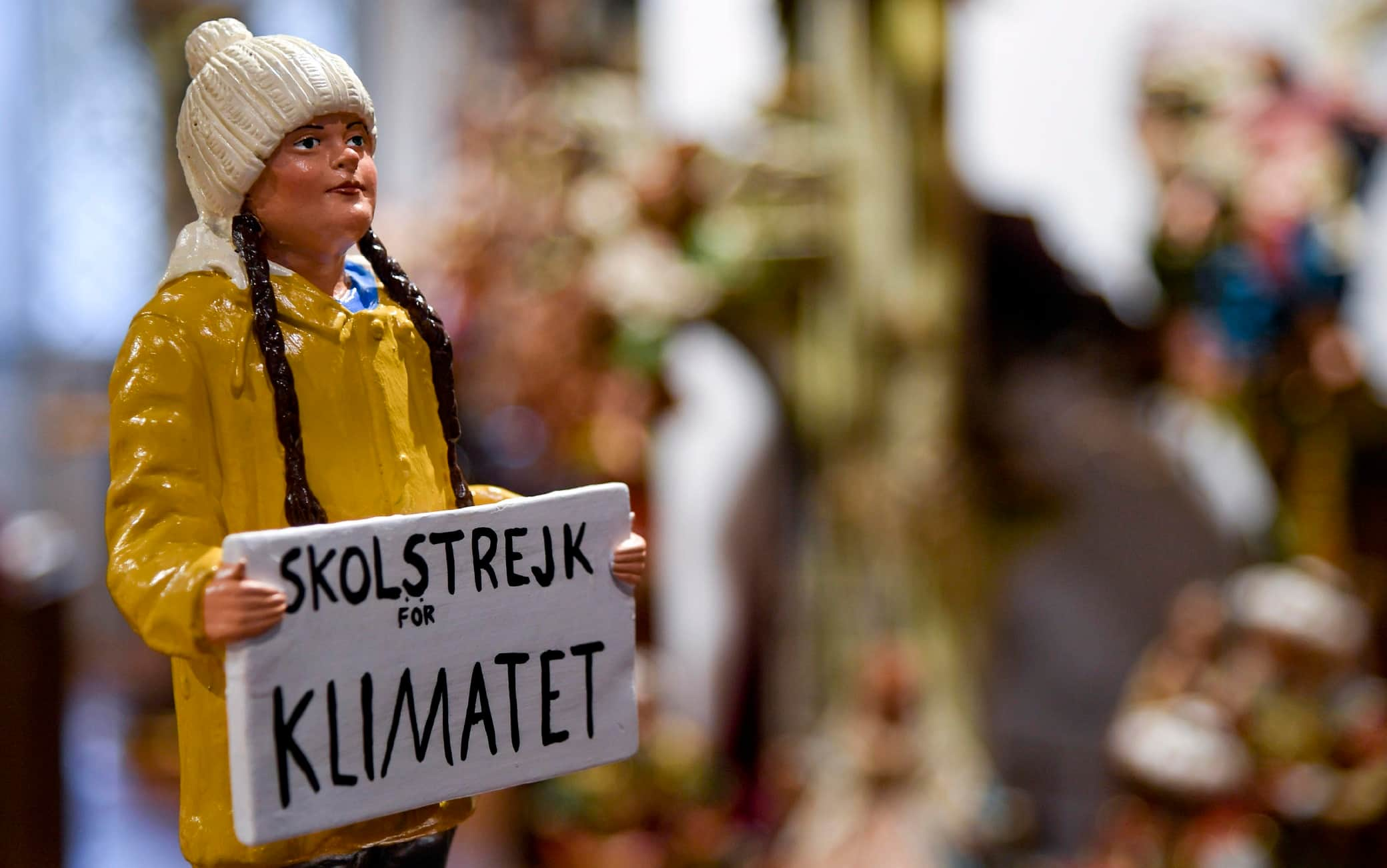 La statuina di Greta Thunberg  a San Gregorio Armeno a Napoli nella bottega dell'arte del presepe dell'artigiano Genny Di Virgilio, 10 dicembre 2021. ANSA