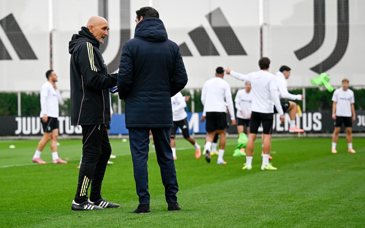 https://static.sky.it/editorialimages/3fc6ec92a0882d6a569b1e3be81607e9910ff17b/skysport/it/calcio/serie-a/2025/11/01/spalletti-juventus-come-gioca-tattica/spalletti_GETTY_allenamento_juventus_copertina.jpg?im=Resize,width=1218