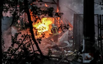 epa10873534 Ukrainian rescue service members work at the site of a missile strike on a residential area, in Kyiv, Ukraine, 21 September 2023.  "Damage was recorded in Darnytskyi, Solomyanskyi, Shevchenkivskyi districts in Kyiv as a result of falling missiles  pieces. Fires broke out in Darnytskyi District. Seven people were wounded, including a child." says Ihor Klymenko, Ukraine's Minister of Internal Affairs  EPA/OLEG PETRASYUK 28899