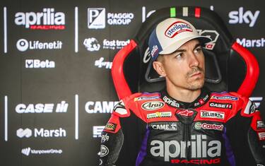 Vinales: "Sto bene, solo una forte contusione al nervo del gomito"