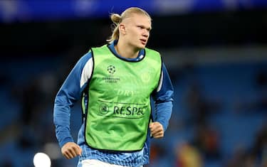 epa10870182 Erling Haaland of Manchester City warms up before the UEFA Champions League Group G match between Manchester City and Red Star Belgrade in Manchester, Britain, 19 September 2023.  EPA/ADAM VAUGHAN