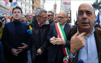 Le manifestazioni per la pace a Roma e Milano