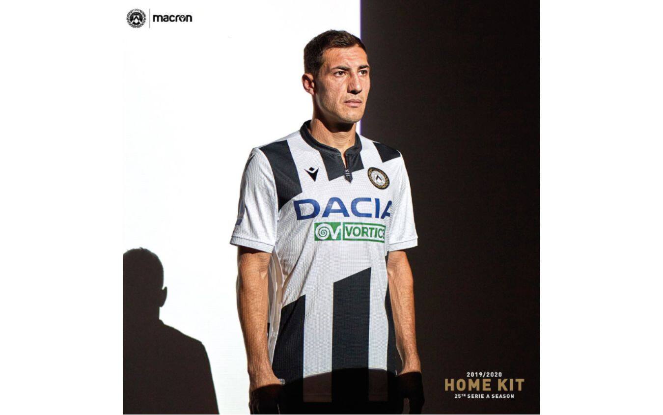 Udinese la nuova maglia per le partite in casa ispirata a quella di Zico. LE FOTO Sky Sport