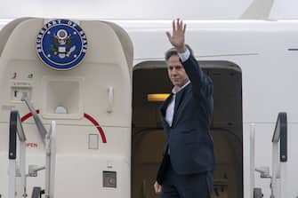 Prima del discorso del presidente degli Stati Uniti, il segretario di Stato Antony Blinken aveva detto: “Per noi non è una questione di cambiamento di regime. Il popolo russo deve decidere da chi vuole essere guidato”