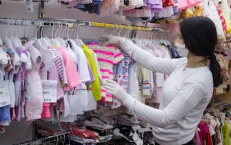 Coronavirus, oggi riapertura dei negozi di abbigliamento per bambini