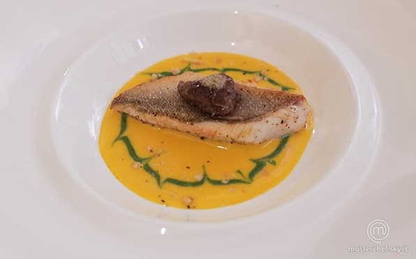 Filetto di pesce persico su vellutata di zucca e crema di spinaci