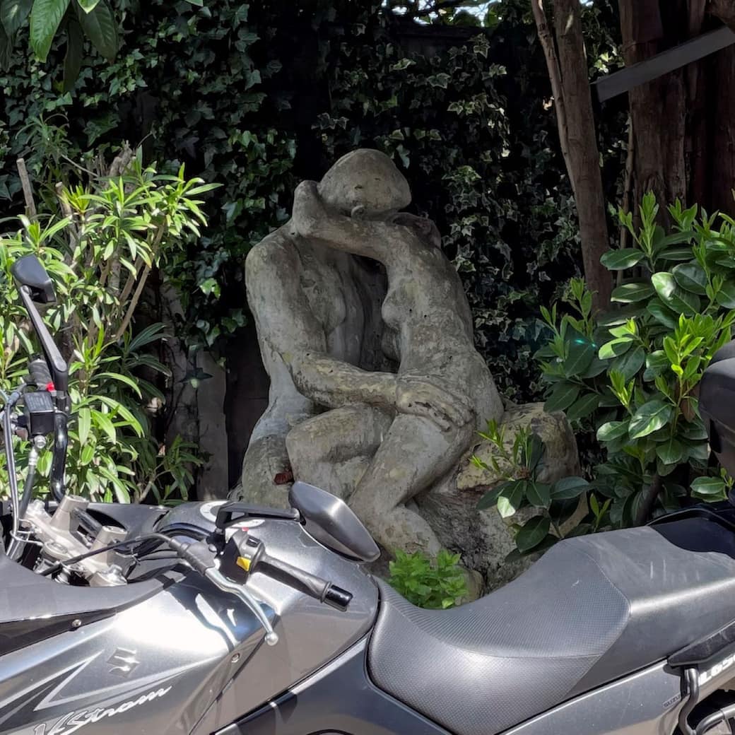 Immagine: Lorenzo Urciullo (Colapesce), Giorni Sfiniti #26, 2021, Fine art Inkjet print on 100% cotton Hanhemule PhotoRag ultra smooth 305gsm paper, cm 20x20, Courtesy the Artist and Galleria Patricia Armocida