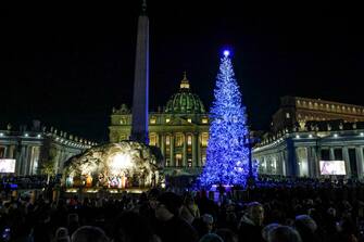 Inaugurazione del presepe e dell'albero di Natale in Piazza San Pietro, Citta' del Vaticano, 9 dicembre 2023. ANSA/FABIO FRUSTACI ---------------------------------- A view of St. Peter's Square following the Christmas tree and nativity scene lighting ceremony at the Vatican, 09 December 2023. ANSA/FABIO FRUSTACI