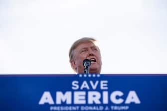 “La Russia con me non prese niente, mentre io ho preso le loro tubature”. Lo ha detto Donald Trump, parlando a Delaware, Ohio. L'ex presidente ha dichiarato che i peggiori presidenti della storia messi insieme “non avrebbero potuto fare più danni di Joe Biden”