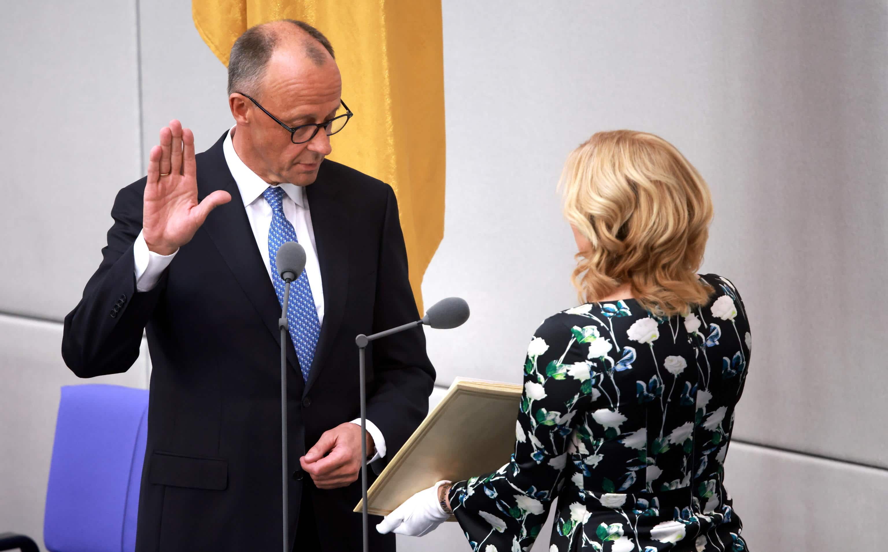 Merz giura al Bundestag come decimo cancelliere